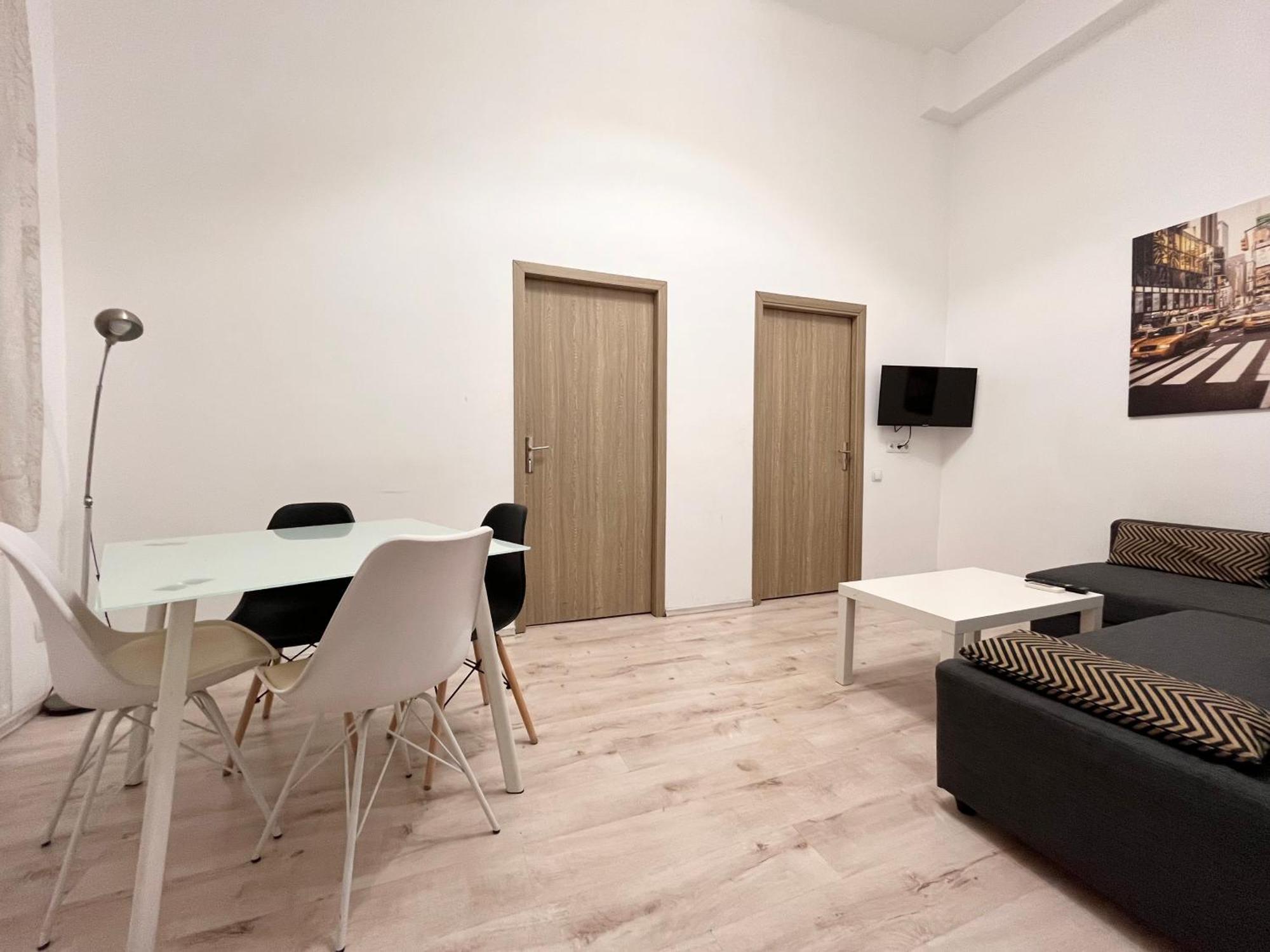 Old Town - Ultra Central Apartment Bukares Bagian luar foto