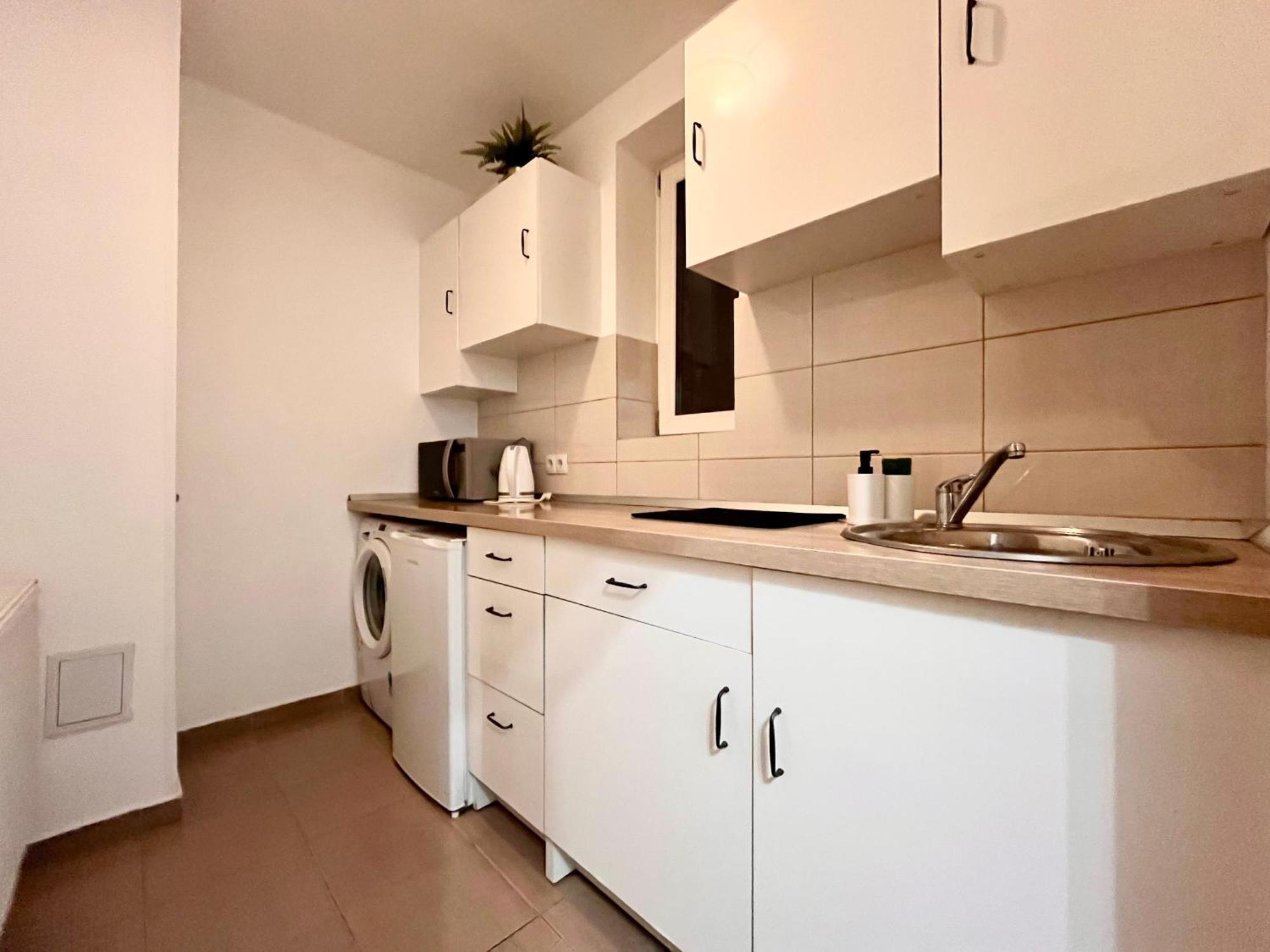 Old Town - Ultra Central Apartment Bukares Bagian luar foto