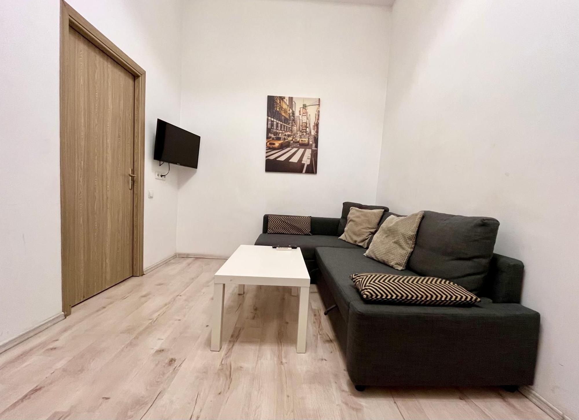 Old Town - Ultra Central Apartment Bukares Bagian luar foto