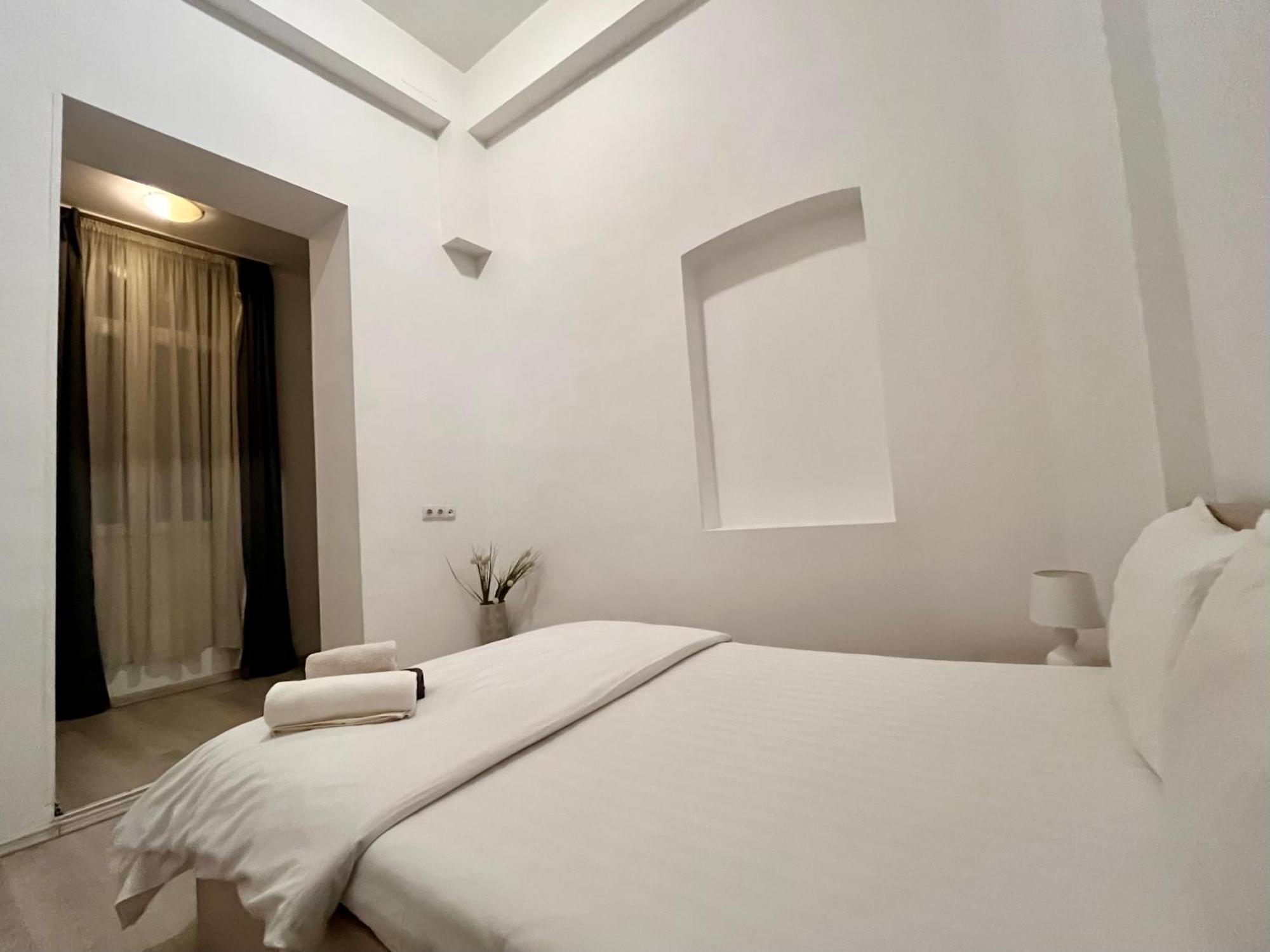 Old Town - Ultra Central Apartment Bukares Bagian luar foto