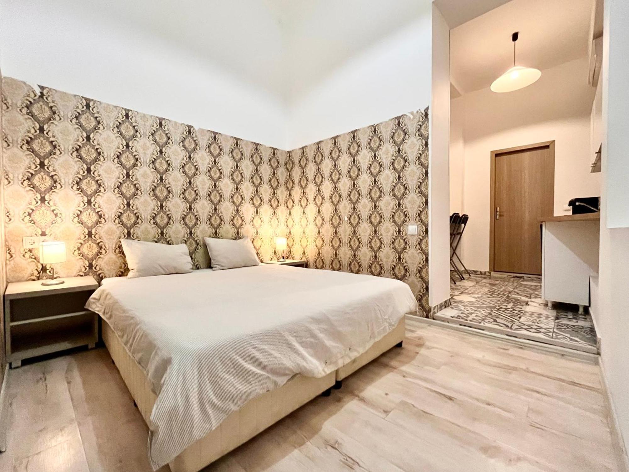 Old Town - Ultra Central Apartment Bukares Bagian luar foto
