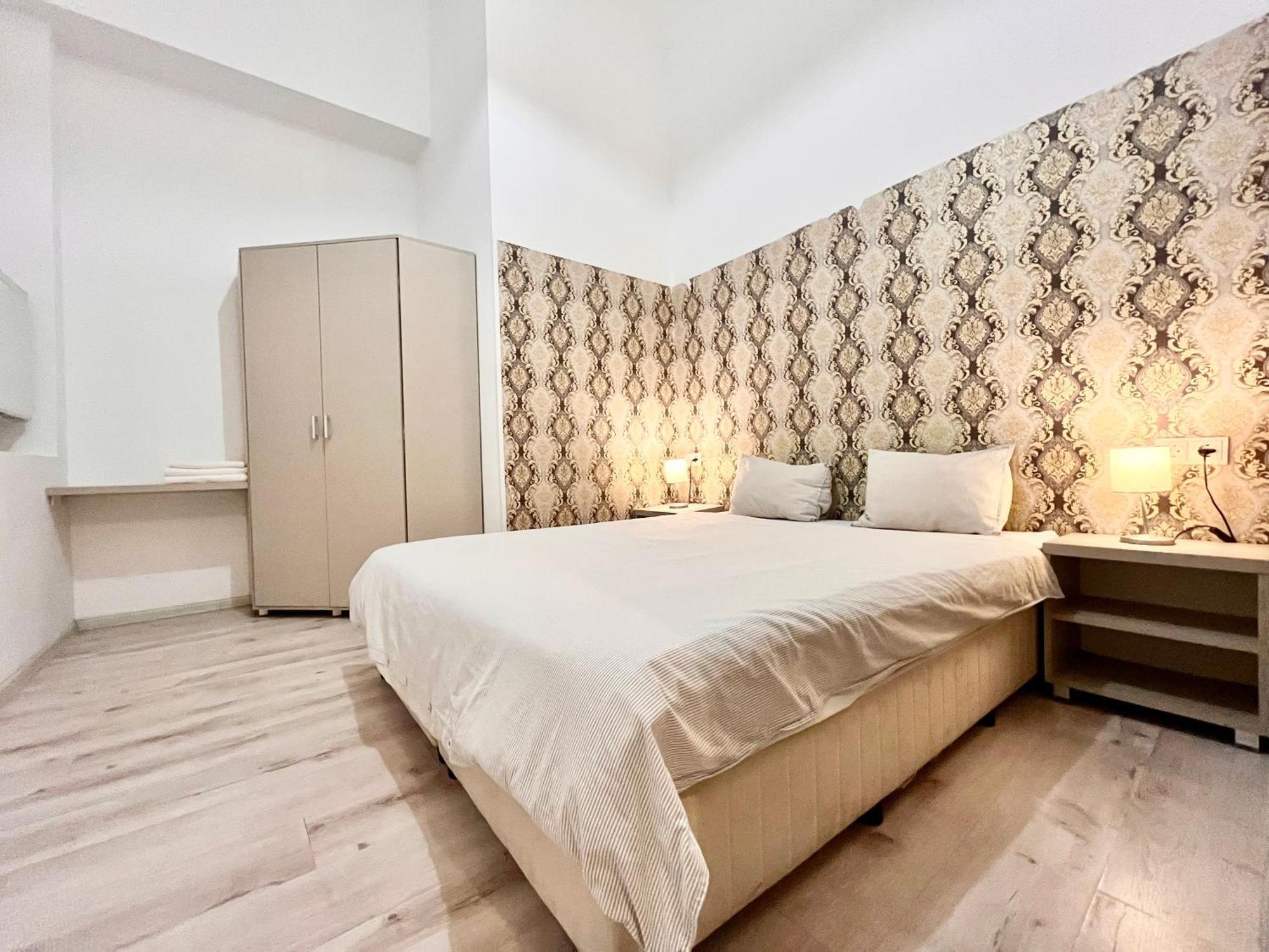 Old Town - Ultra Central Apartment Bukares Bagian luar foto